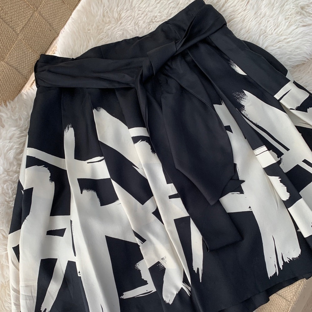 Club Monaco silk pleated skirt, brush stroke print